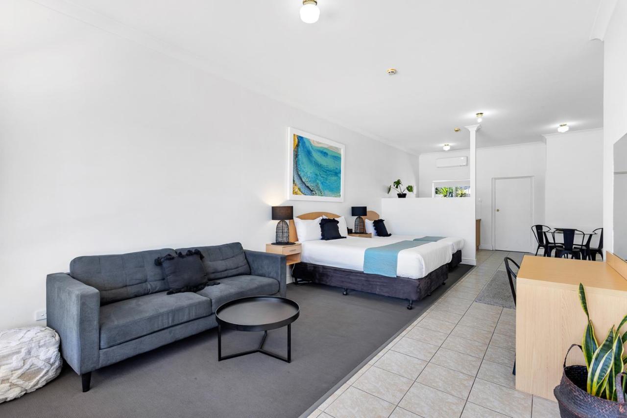 Coast Motel And Apartments Port Noarlunga Bagian luar foto