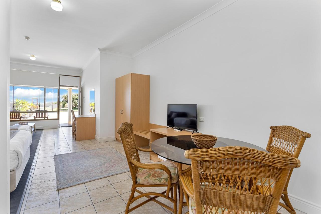 Coast Motel And Apartments Port Noarlunga Bagian luar foto