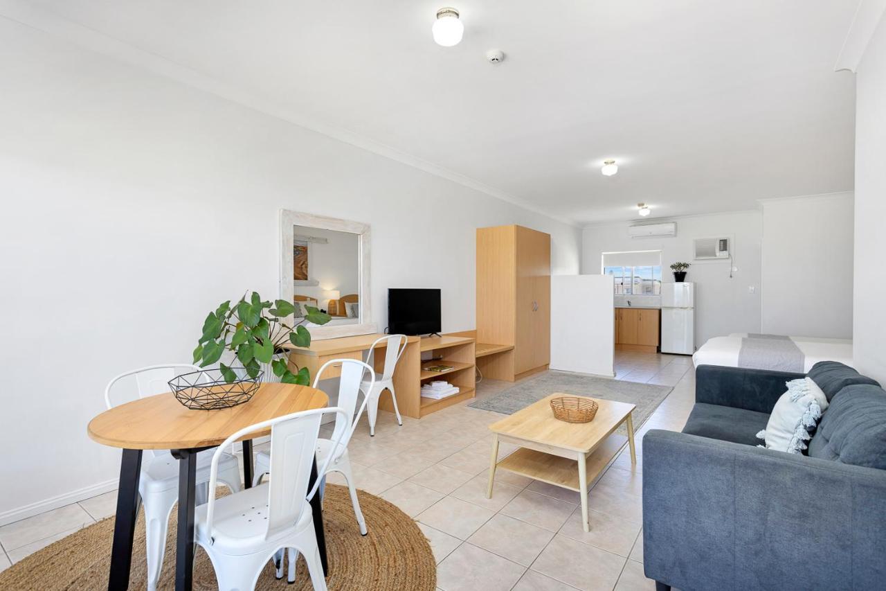 Coast Motel And Apartments Port Noarlunga Bagian luar foto