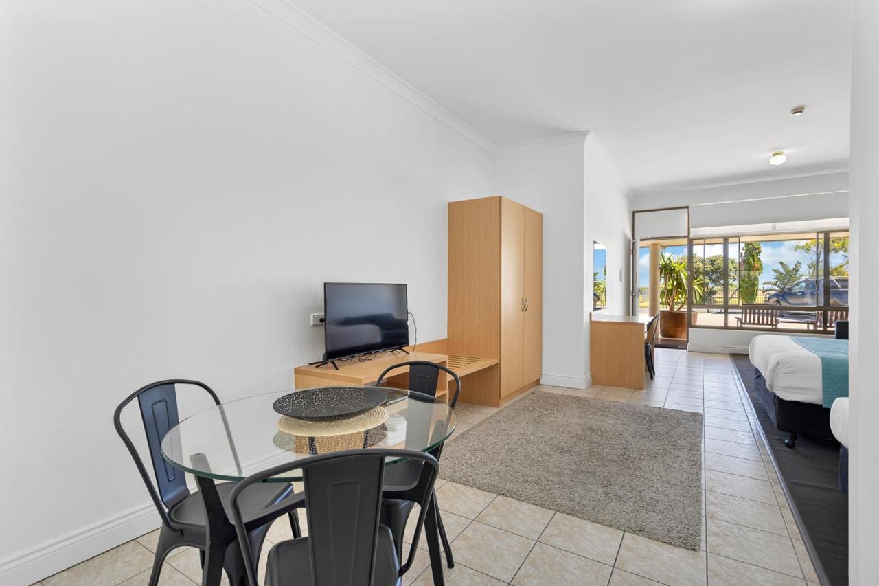 Coast Motel And Apartments Port Noarlunga Bagian luar foto