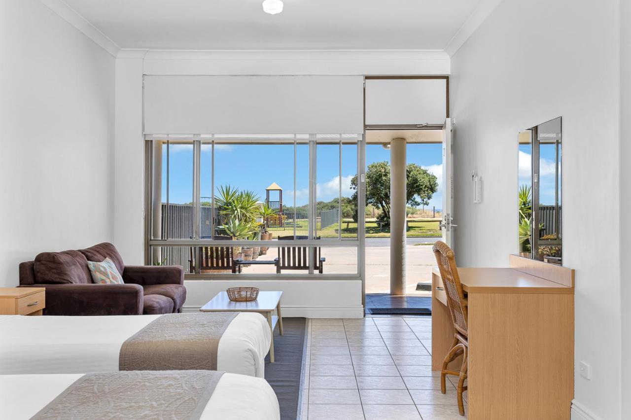 Coast Motel And Apartments Port Noarlunga Bagian luar foto