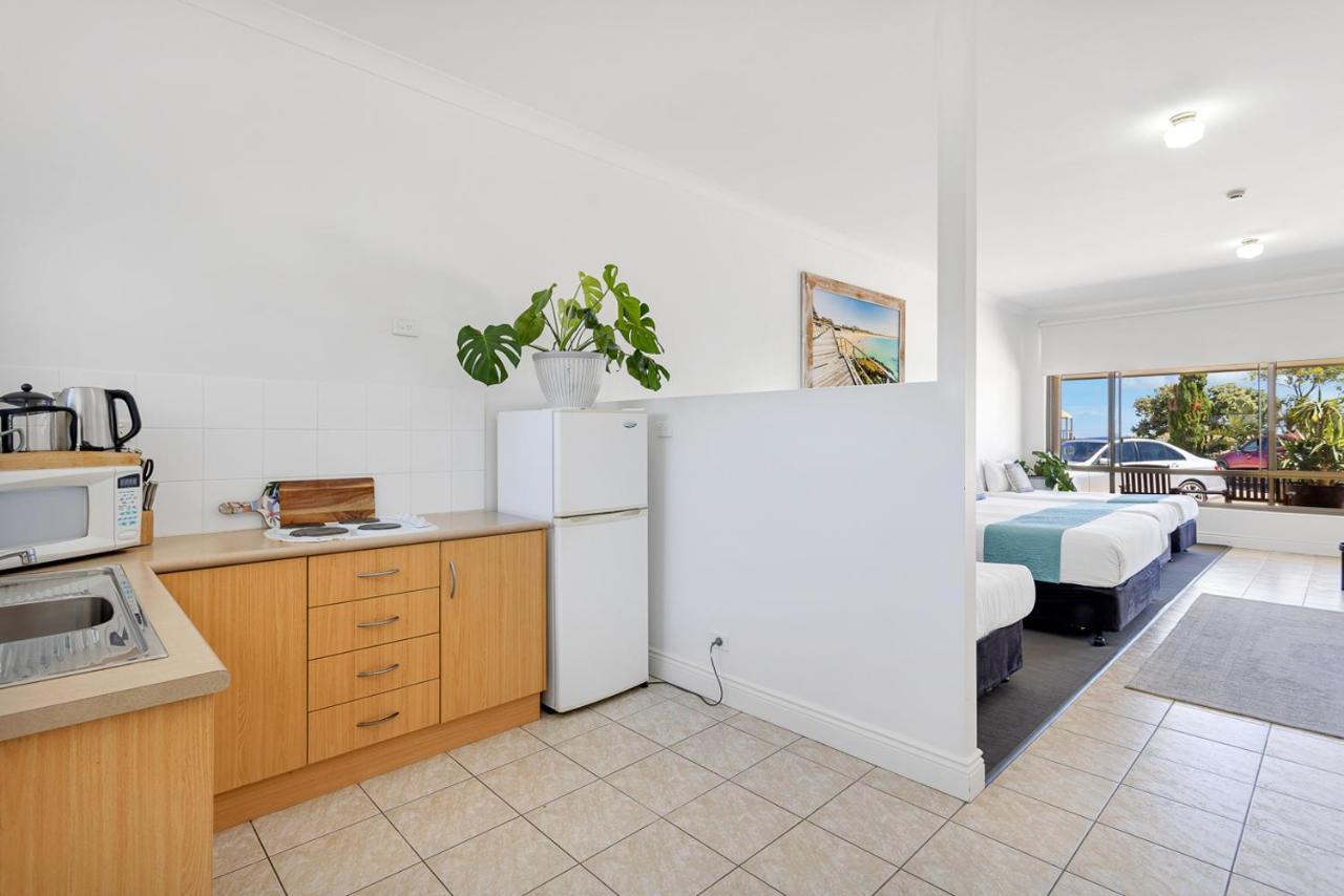 Coast Motel And Apartments Port Noarlunga Bagian luar foto