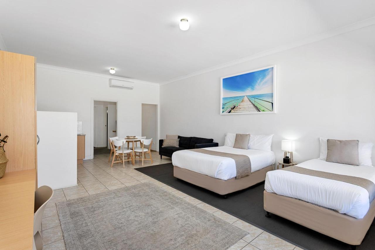 Coast Motel And Apartments Port Noarlunga Bagian luar foto